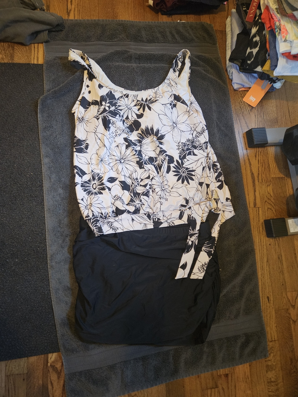 Black & White Floral Women’s Tankini Swim Set